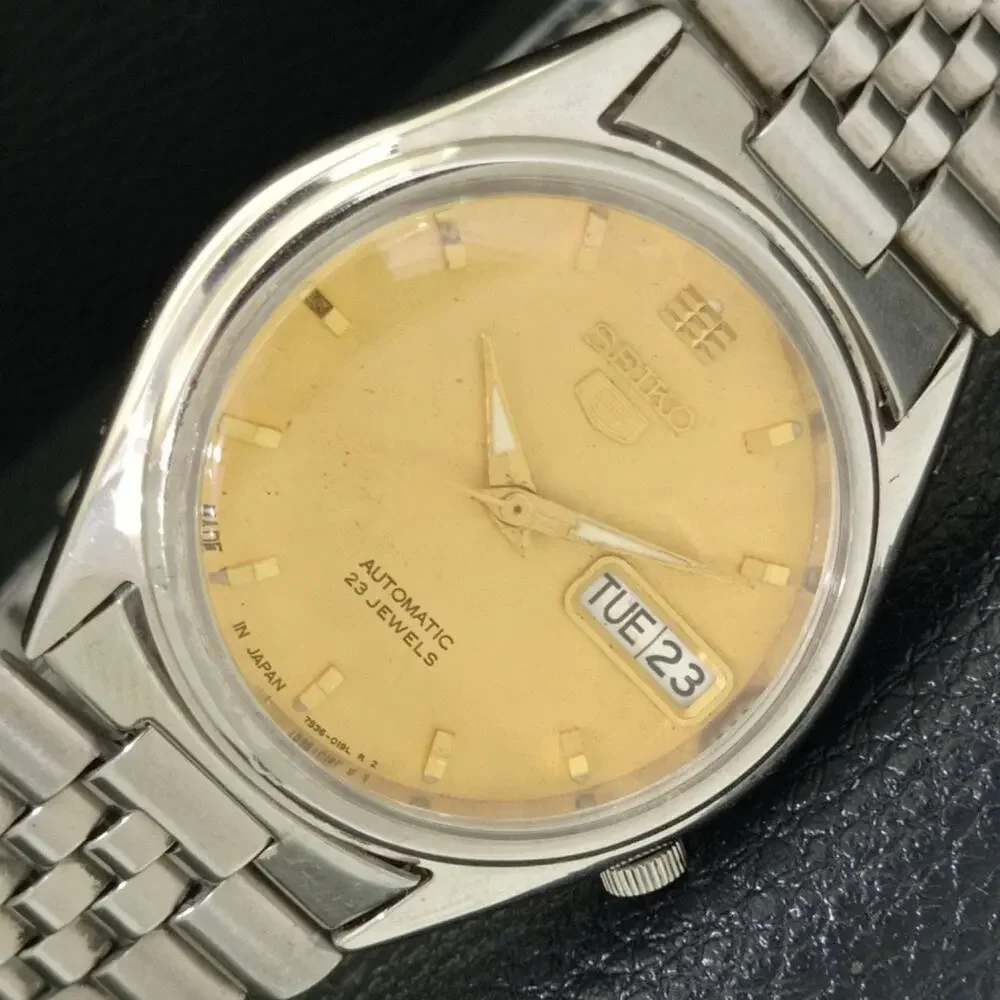 Vintage 1975 Seiko Automatic Mens Silver Watch W/daydate & Gold accents